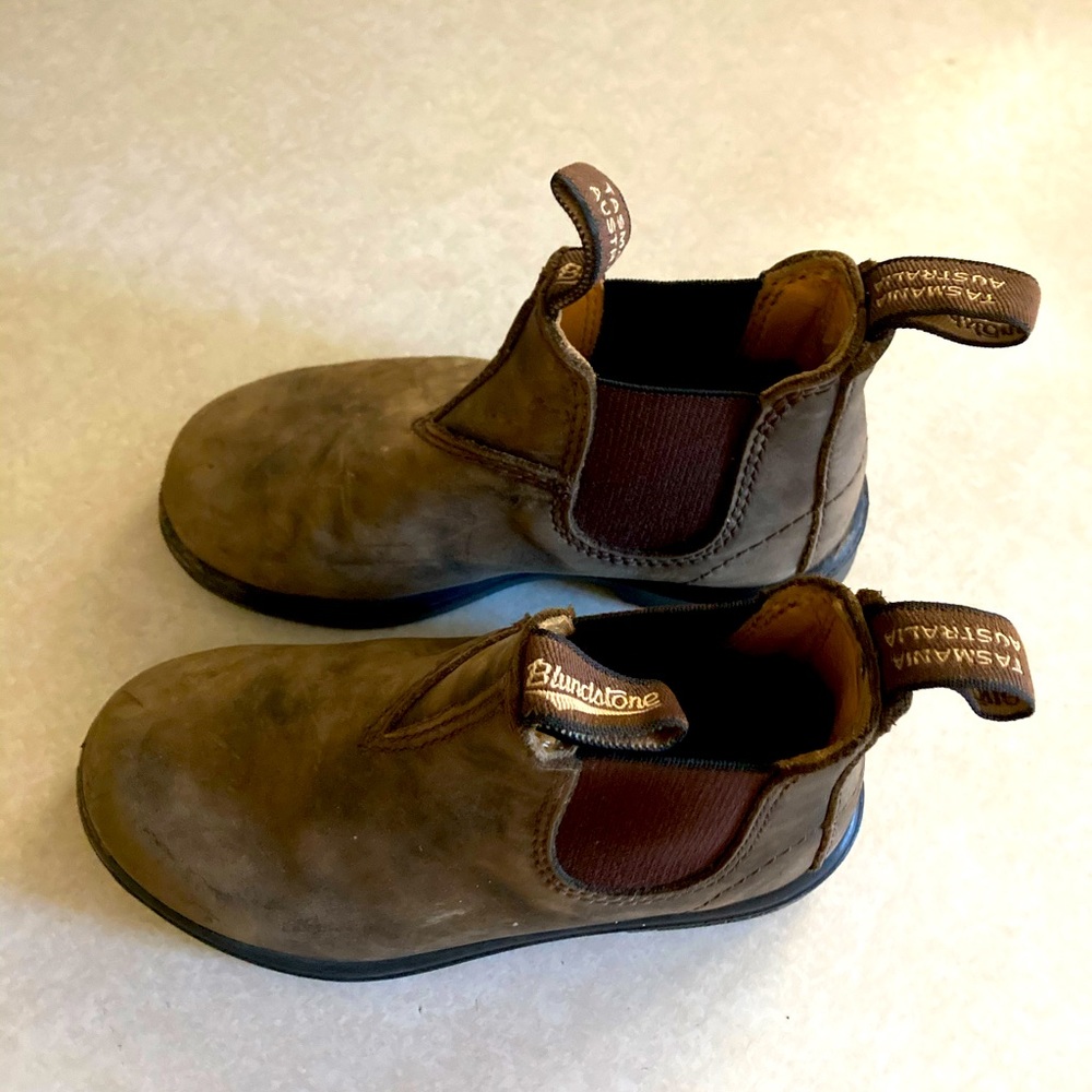 Blundstone Brown Chelsea Boots with Elastic Panels